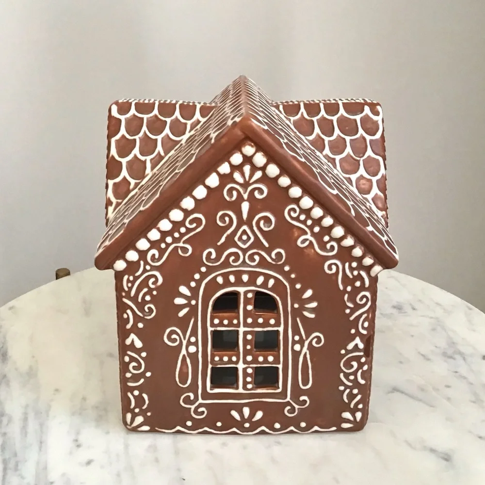 Pottery Barn Gingerbread House Stoneware New With Tag